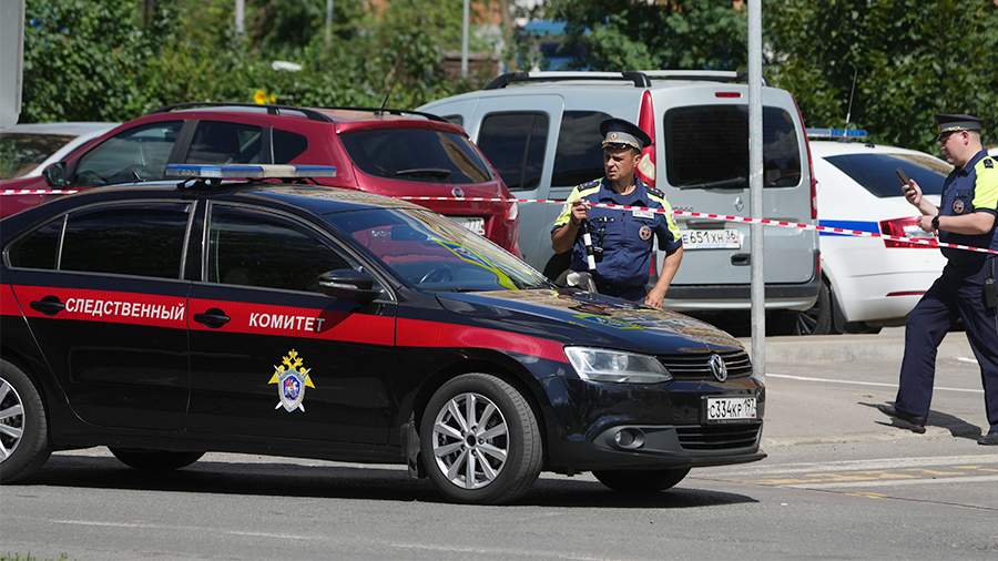 Мент развел девчонку на секс в машине